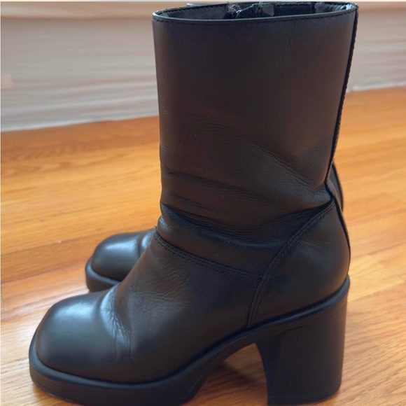 ⚡️SALE⚡️Steve Madden Platform Boots - Picture 3 of 6